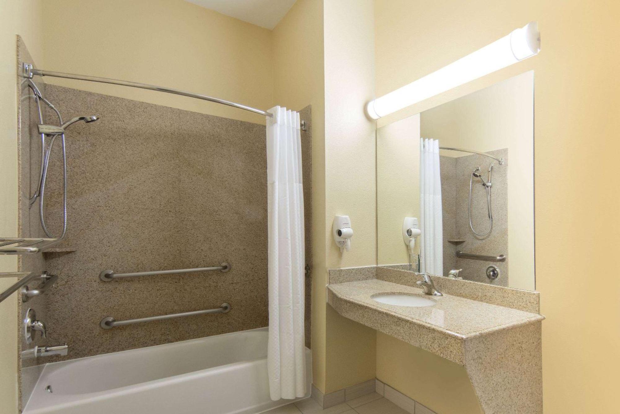 Days Inn By Wyndham Baytown East Exteriör bild